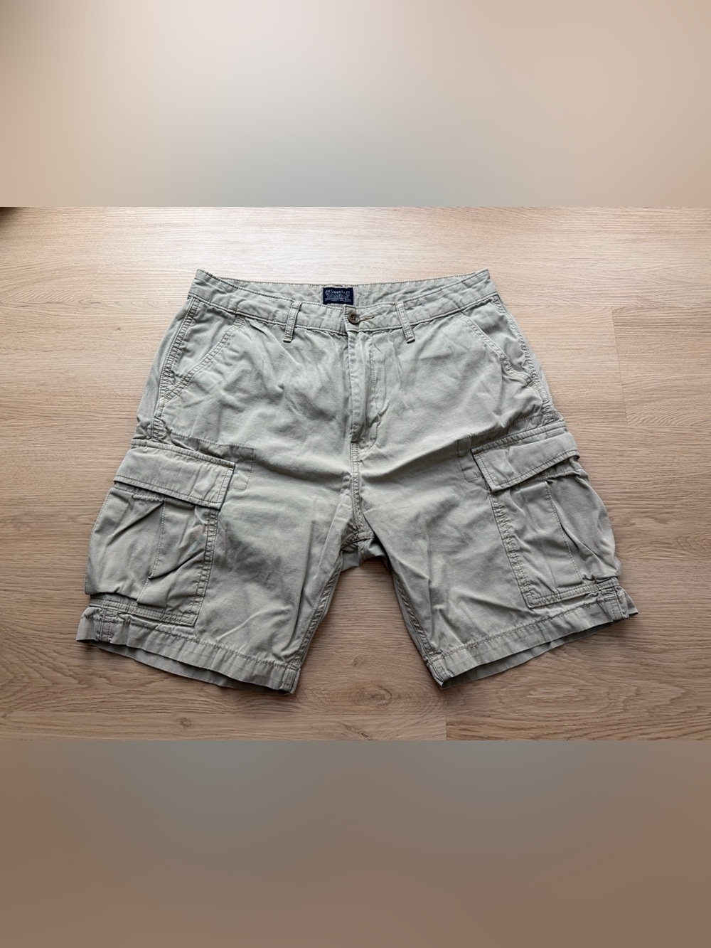 Levi Strauss & Co. Beige Cargo Shorts Men's Size 33